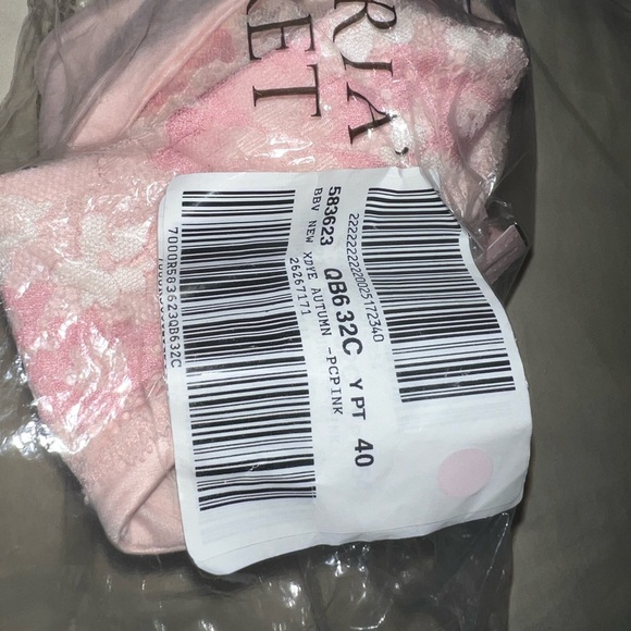 BODY BY VICTORIA
Lace Lightly Lined Demi Bra and panties set in lace detail pink - Picture 8 of 8